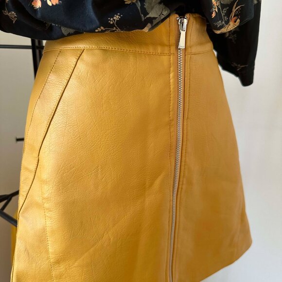 Yellow faux leather skirt. - Picture 1 of 9